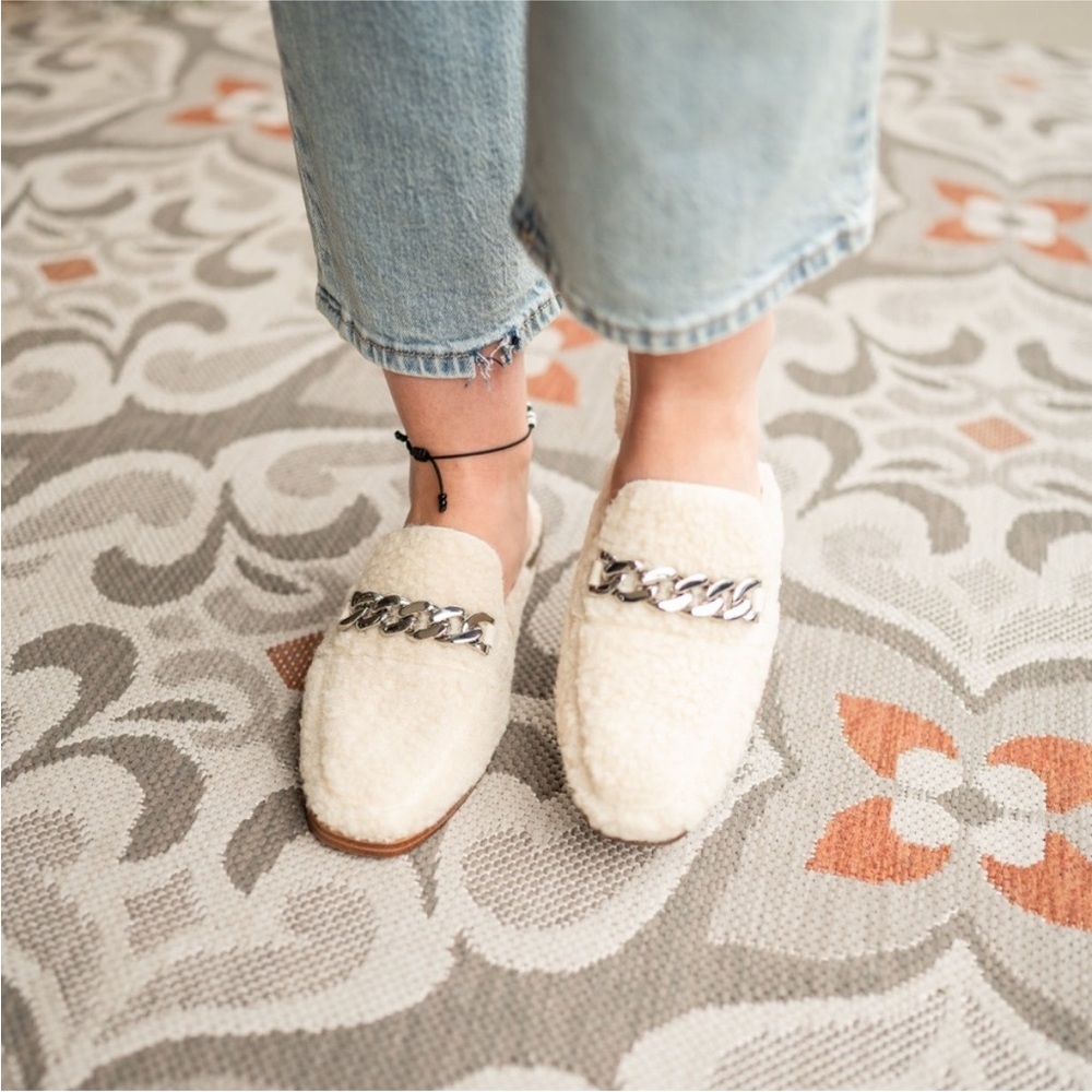 Dolce Vita Pela Chain Sherpa Slip-on Mule Flats - Picture 10 of 10
